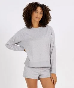 Vuori Women's Long-Sleeve Halo Crew - Spring 2022
